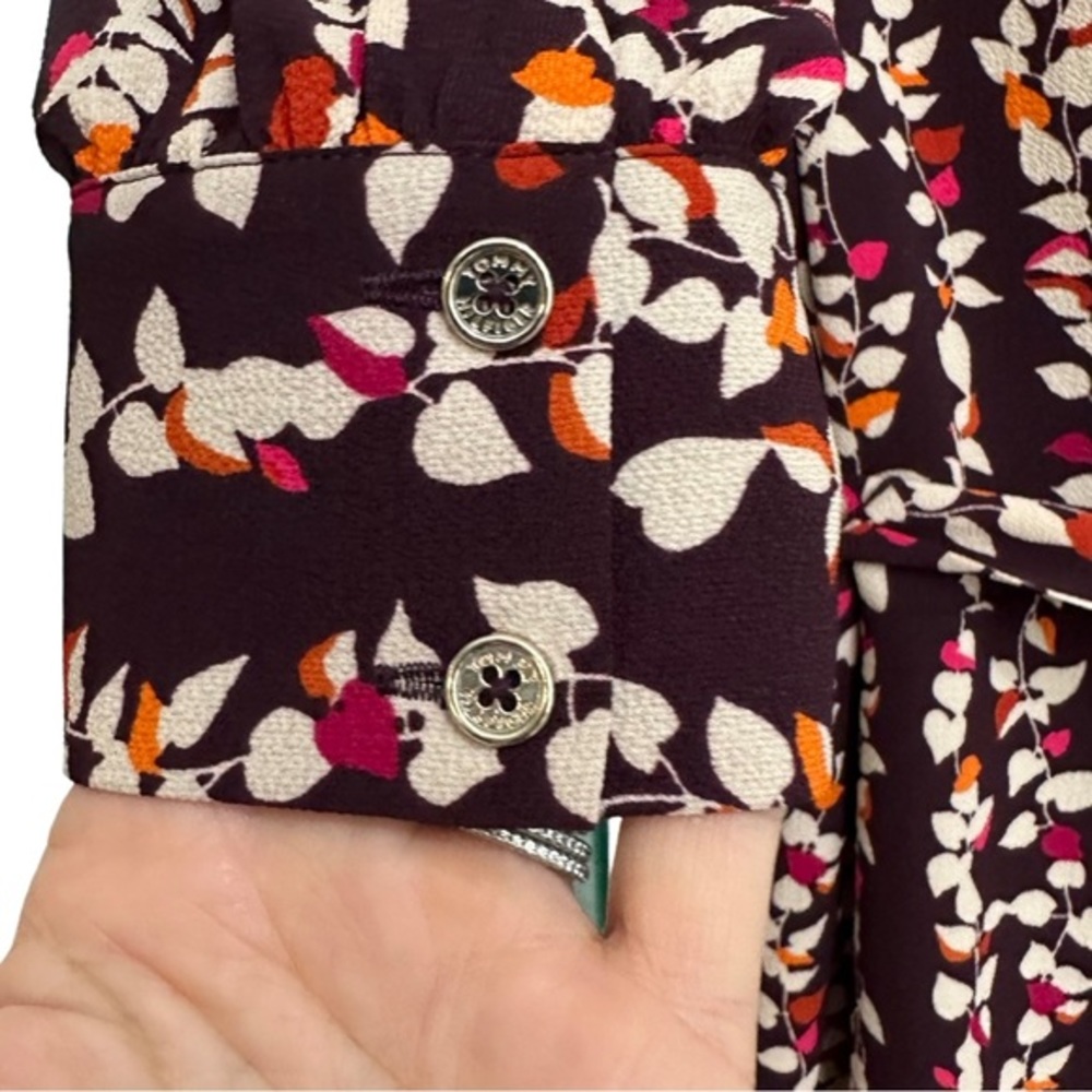 NEW Tommy Hilfiger floral dress with v neck front, tie waist and flowy. - Picture 7 of 7